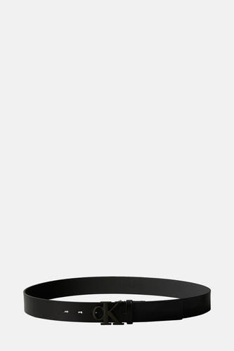 Zwarte riem van Calvin Klein met een grote CK-logo gesp.
