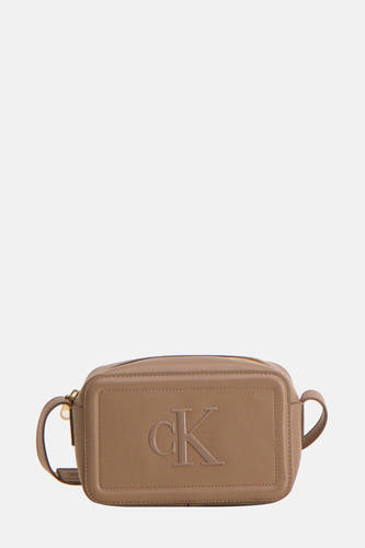 Veste épaules de Calvin Klein, avec logo en relief et fermeture à glissière dorée.