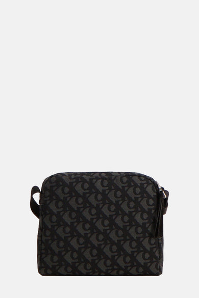 Sac à dos noir de Calvin Klein avec un imprimé logo intégral.