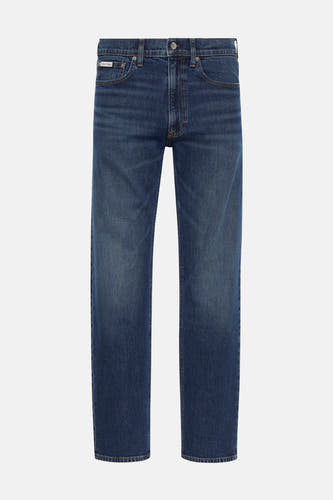 Jean bleu marine droit de Calvin Klein, avec une texture denim classique et des détails subtils.