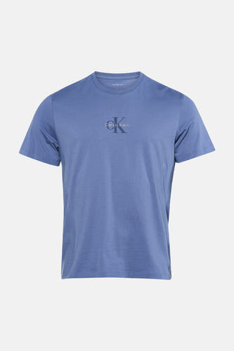 Blauwe korte mouw T-shirt van Calvin Klein met klein logo op borst, ronde hals en gladde stof, front view