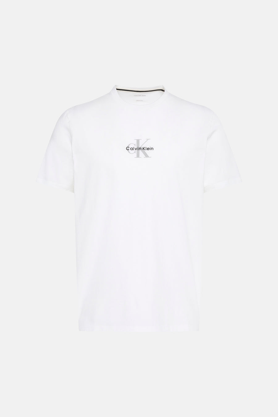 T-shirt blanc à manches courtes Calvin Klein avec un logo gris sur la poitrine et une bande rayée à l'intérieur du col.