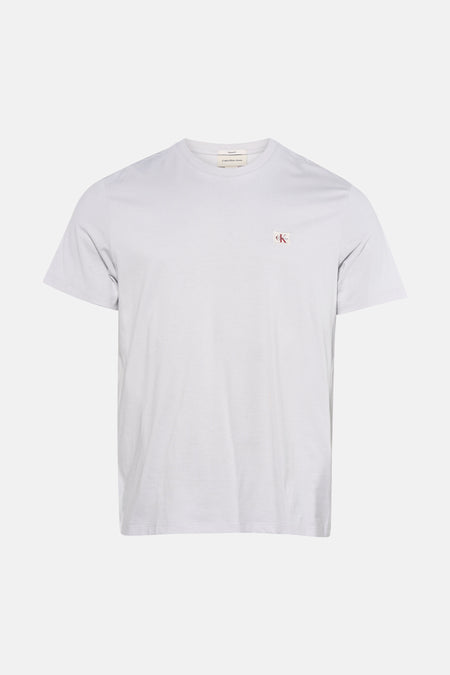 Grijze korte mouw t-shirt van Calvin Klein met klein logo op borst, ronde hals, voorzijde weergave