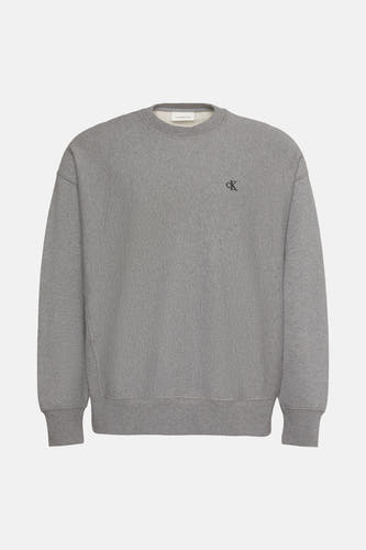 Gilet gris de Calvin Klein Jeans avec petit logo CK sur la poitrine.