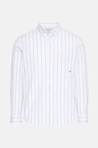 Chemise rayée blanche et bleue à manches longues de Calvin Klein Jeans, avec un logo subtil sur la poitrine.