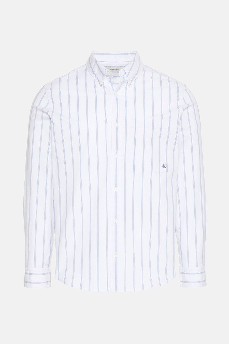 Wit overhemd met blauwe strepen.