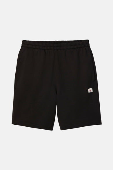 Short noir de Calvin Klein avec ce taille éce et et et logo sub logo.