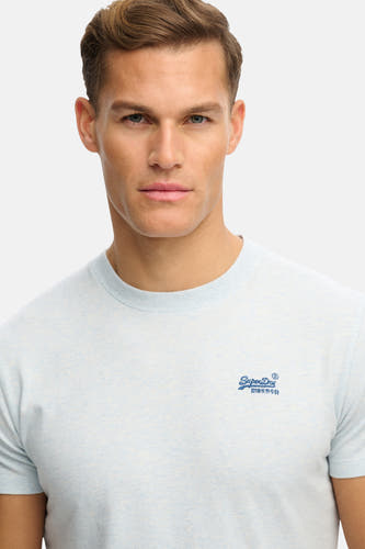 Lichtblauwe korte mouw T-shirt van Superdry met klein borduursel op borst, gestreept textuur, front view