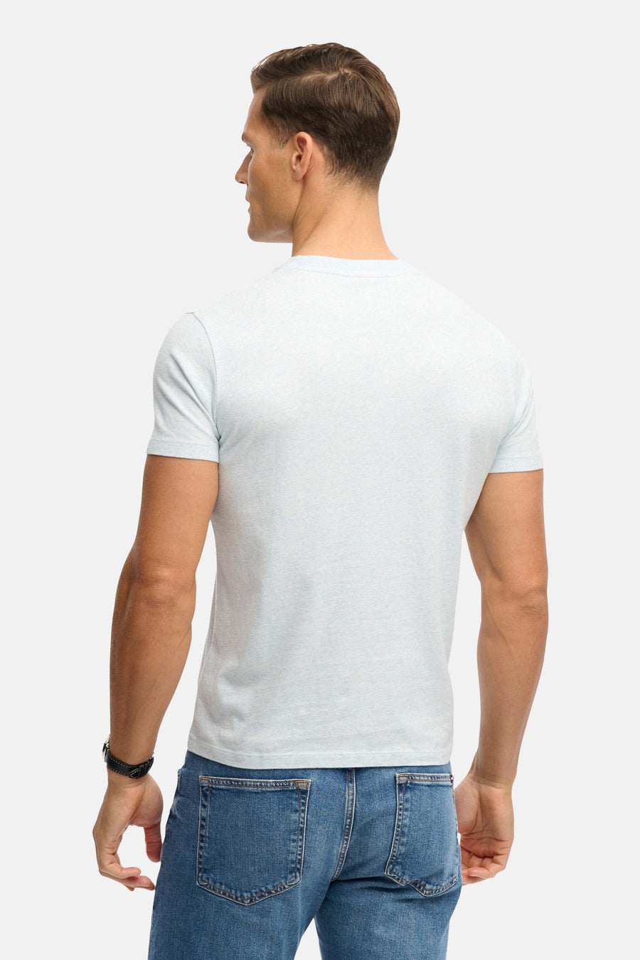 Lichtblauwe korte mouwen T-shirt van SUPERDRY, achterzijde, gestreept textuur, model draagt blauwe jeans, casual fit