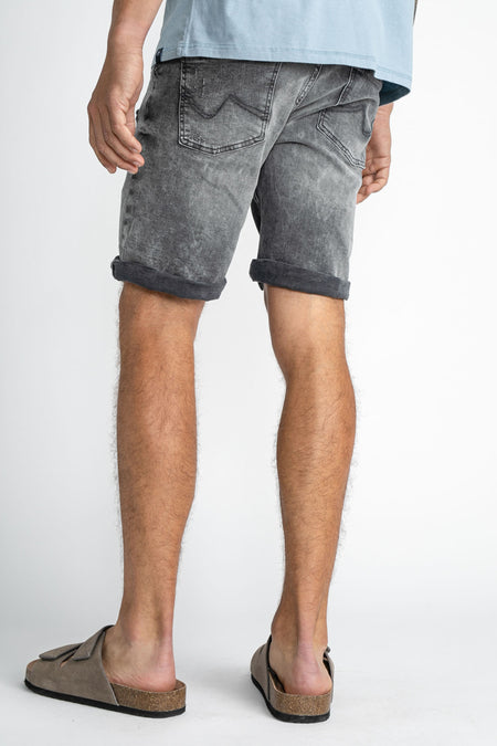 Jean court en denim bleu marine de Petrol Industries avec des poches surélevées et un look usé.