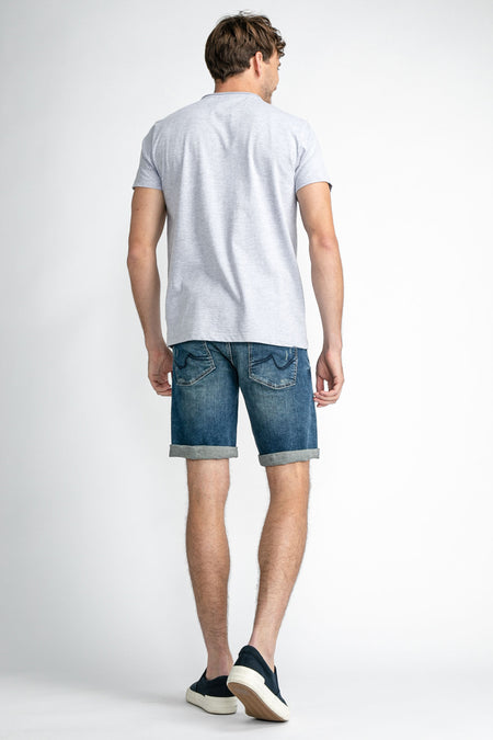 Denim short van Petrol Industries®, met omgeslagen pijpen en achterzakken.