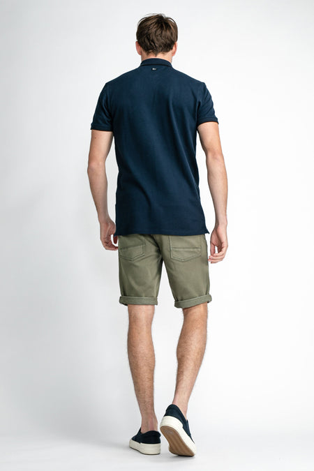 Short en jean vert avec ourlets roulés de Petrol Industries®, vue arrière, deux poches, look décontracté