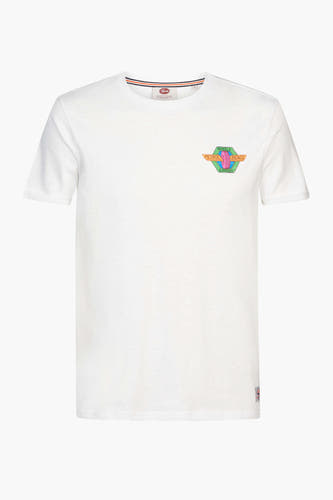 T-shirt blanc de Petrol Industries avec manches courtes et une impression vintage inspirée sur la poitrine.