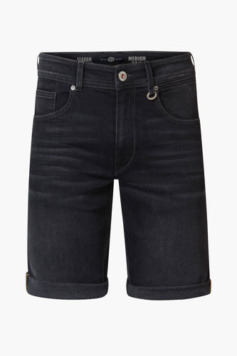 Zwarte jeans short met omgeslagen pijpen.