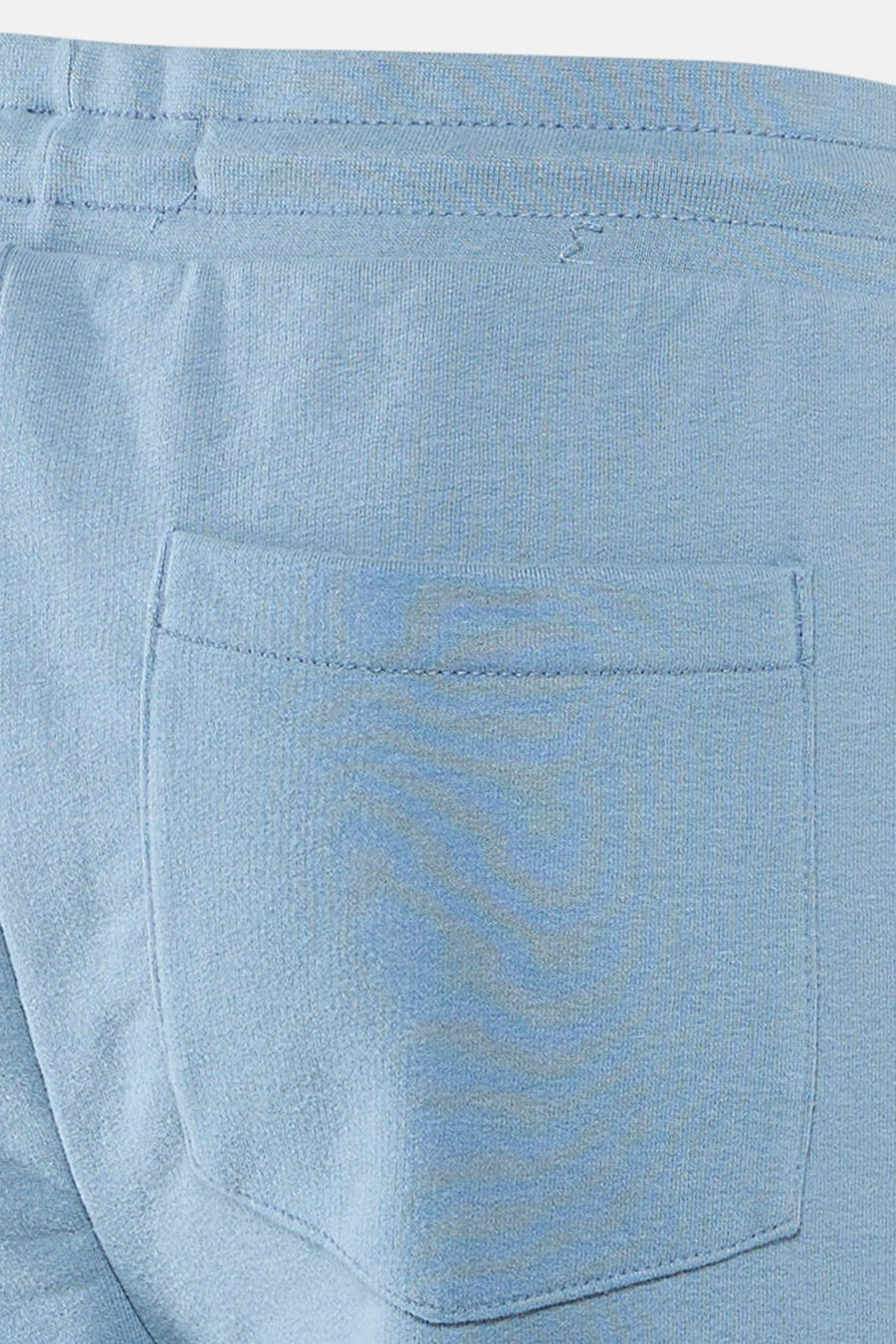 Short bleu de Petrol Industries, avec poche arrière et détails cousus.