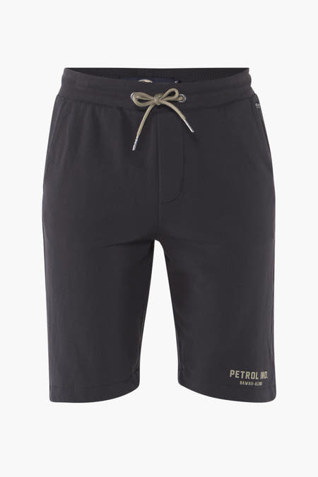 Short noir de Petrol Industries, avec une corde et une subtile impression de texte sur la pipe.