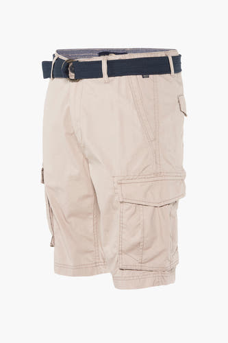 Bermuda beige de Petrol Industries, avec ceinture et poches cargo.