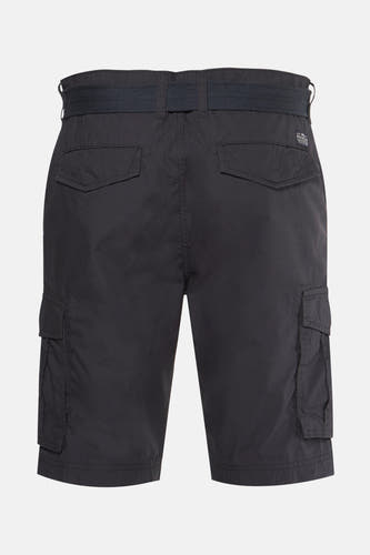 Shorts noirs de Petrol Industries avec ceinture, poches arrière et poches cargo.