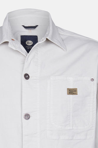 Wit overhemd met knopen en zak.