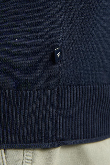 T-shirt bleu avec col rond de Petrol Industries®, avec un petit logo étiquette.