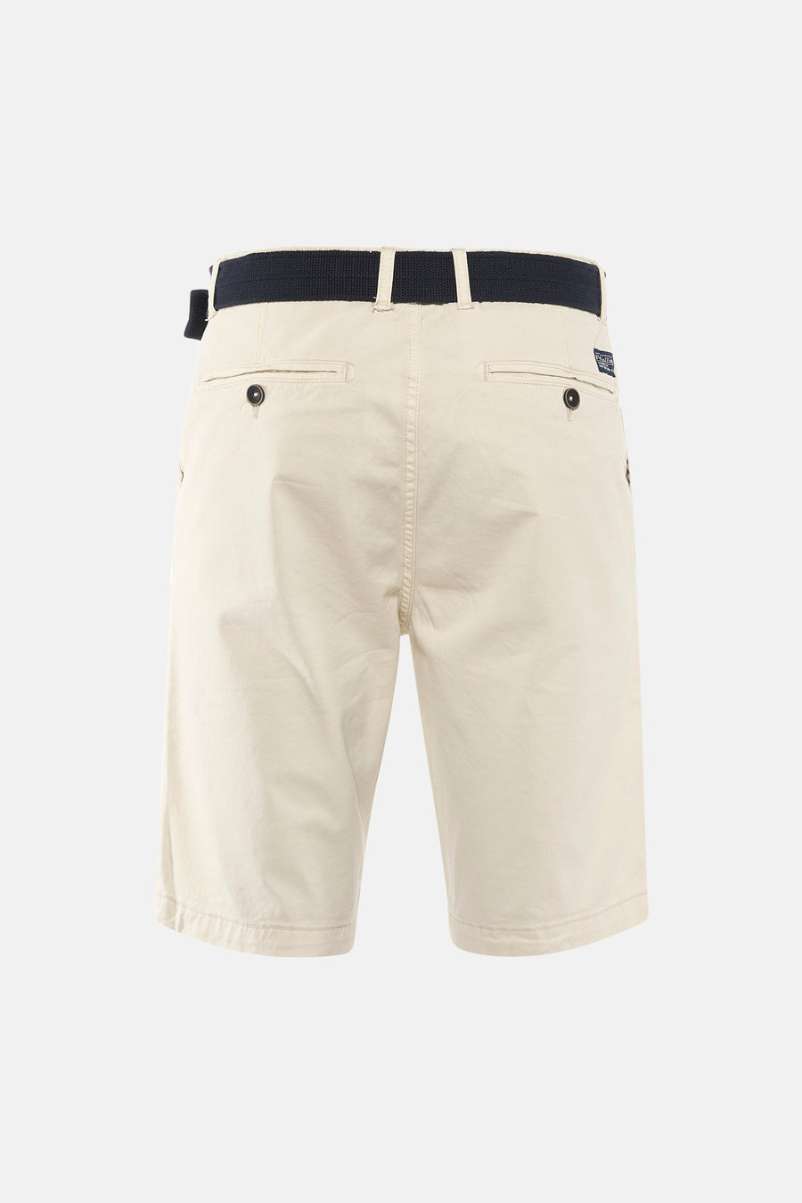 Short écru de Petrol Industries avec ceinture bleue, poches arrière à bouton, décontracté et élégant.