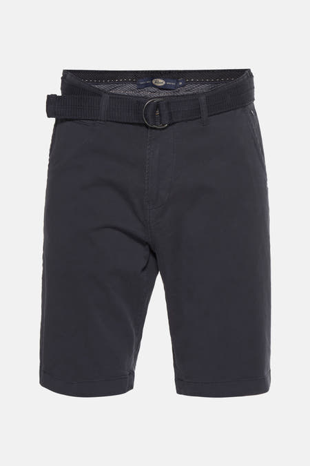 Short bleu de Petrol Industries, avec une ceinture en tissu et des anneaux métalliques.