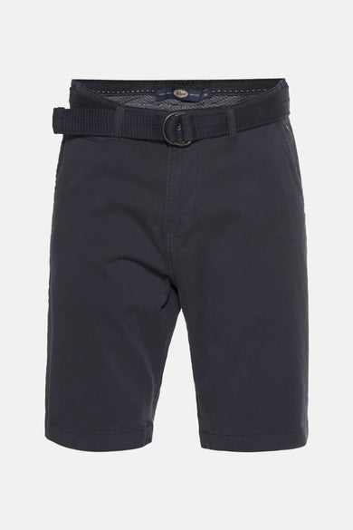 Short bleu de Petrol Industries, avec une ceinture en tissu et des anneaux métalliques.