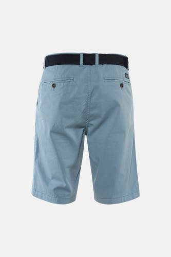 Short bleu de Petrol Industries avec ceinture et poches arrière, vu de dos.