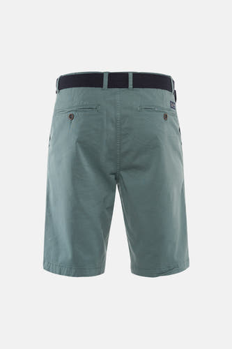 Short vert de Petrol Industries, avec ceinture et poches à l'arrière.