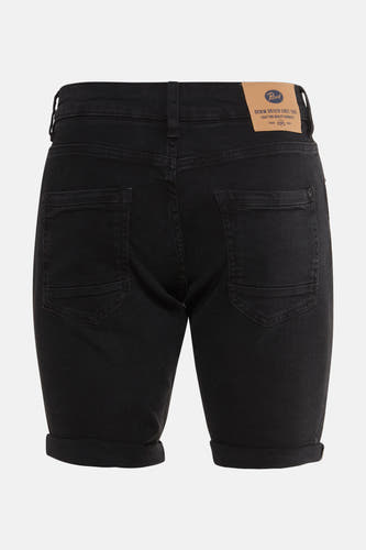 Jean noir court de Petrol Industries, avec des poches arrière et des jambes relevées.