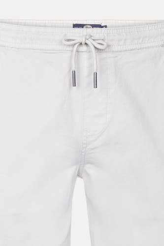 Pantalon court beige de Petrol Industries avec détail cordon.
