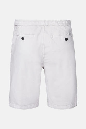 Short beige de Petrol Industries, avec des poches arrière et une ceinture élastique.
