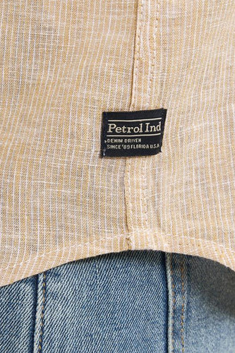 Beige gestreept linnen overhemd met denim onderkant en een label met "Petrol Ind".