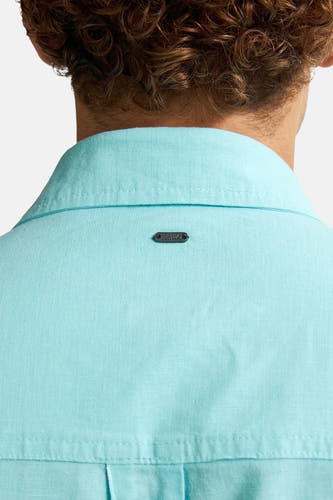 Chemise turquoise à manches courtes de Petrol Industries, avec détail de logo sur le dos.