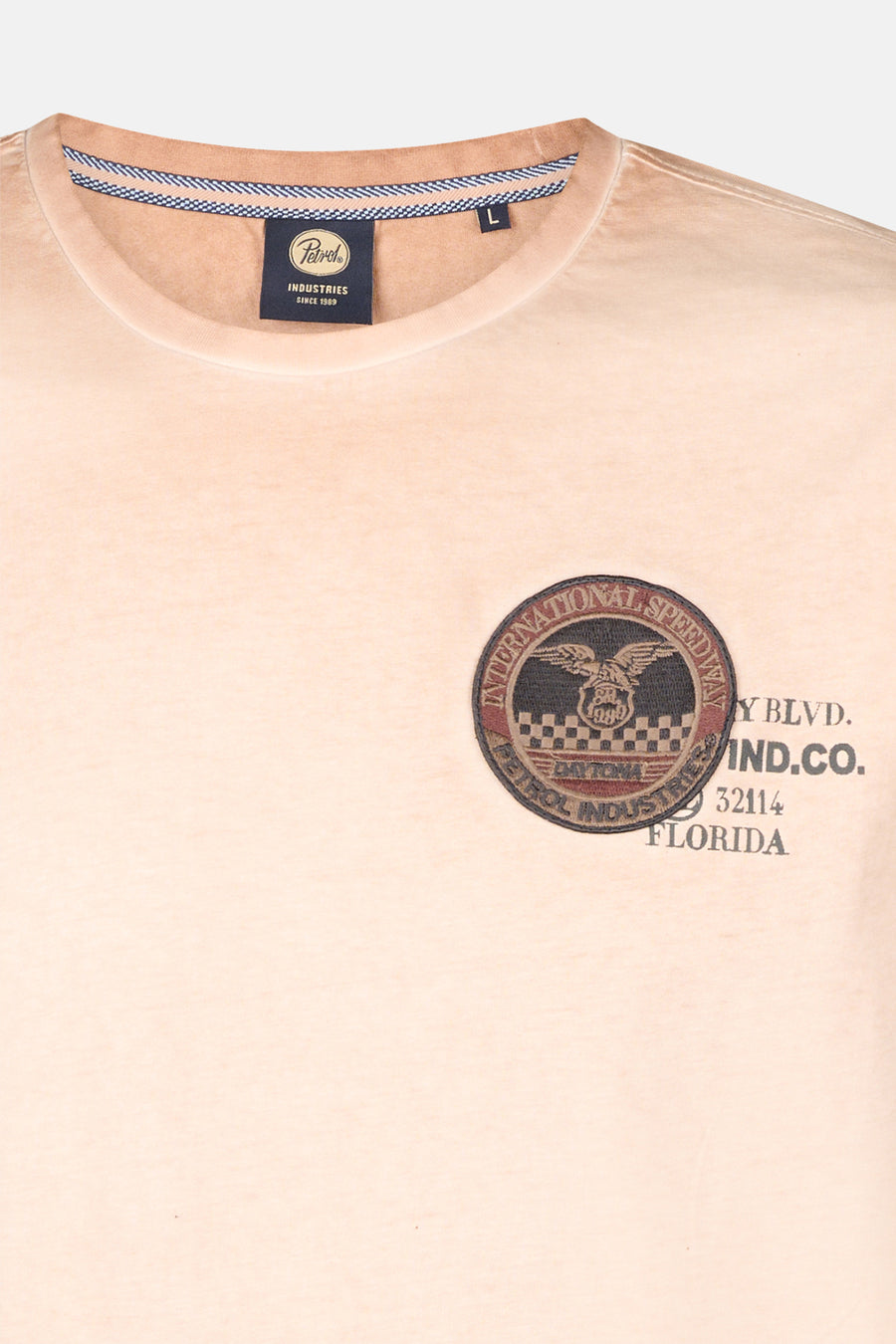 Lichtroze T-shirt met logo's.