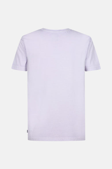 T-shirt bleu marine à manches courtes de Petrol Industries, avec un imprimé sur le dos sur un fond clair.