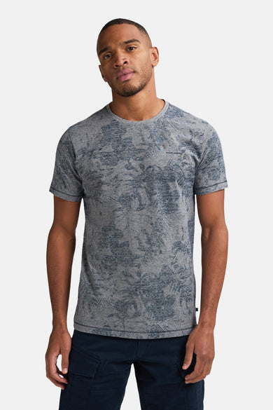 T-shirt bleu à manches courtes de Petrol Industries, avec une subtile impression sur toute la surface et des manches courtes.
