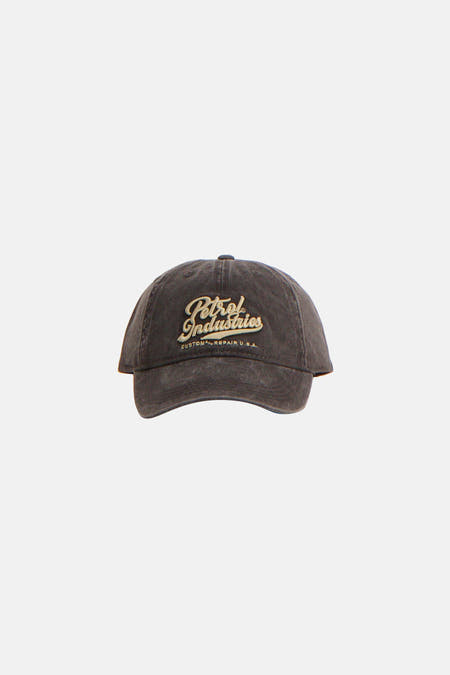 Casquette grise de Petrol Industries, avec sangle réglable à l'arrière.