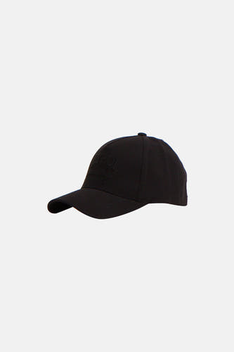 Bonnet noir de Petrol Industries avec logo brodé sur le devant.