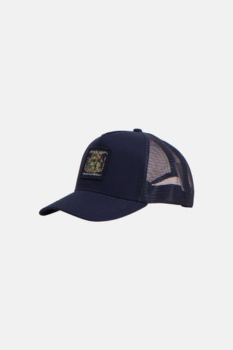 Bonnet bleu de Petrol Industries®, avec un badge camouflage sur le devant et un dos en maille.