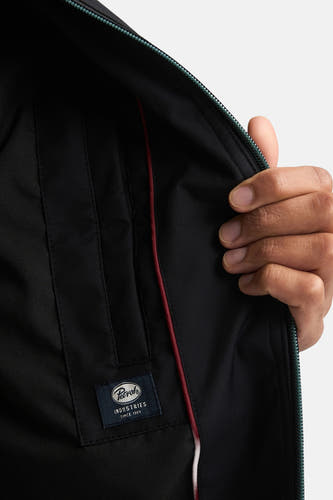 Veste courte noire de Petrol Industries, avec intérieur de veste visible et détail d'étiquette.