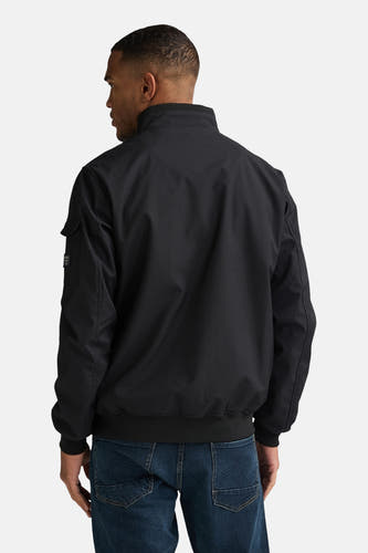 Veste courte noire de Petrol Industries®, avec un col montant et une poche sur la manche, vue de dos.