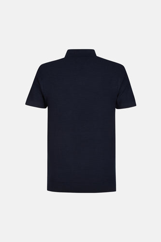 Blauw poloshirt van Petrol Industries, met een fijn gestreept textuur op een witte achtergrond.