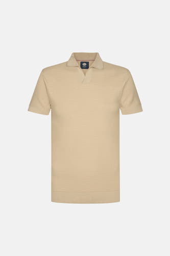 Polo beige à manches courtes de Petrol Industries avec une subtile texture rayée.