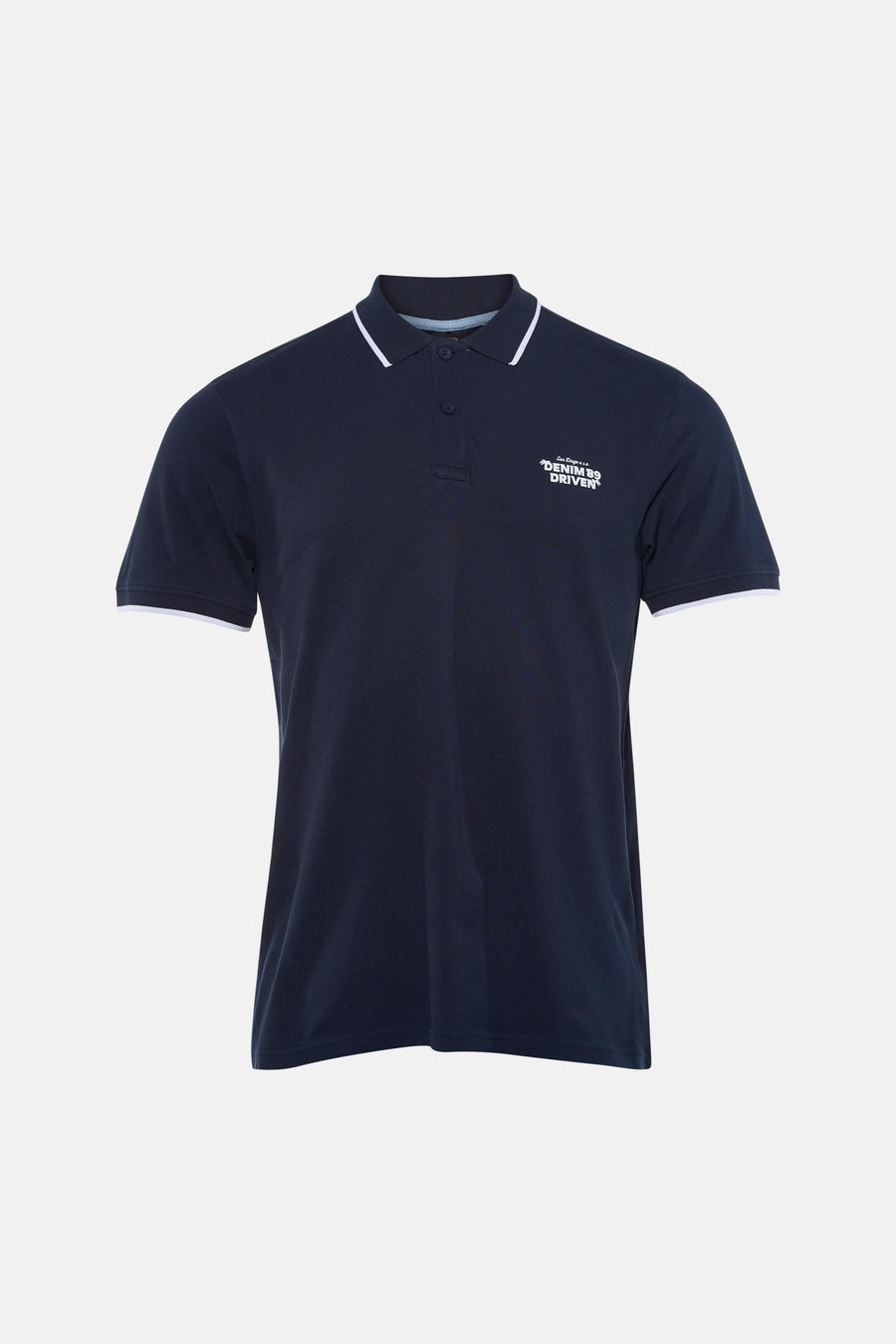 Polo bleu à manches courtes de Petrol Industries®, avec des accents blancs sur le col et les manches, combinée avec un jean et des chaussures blanches, dos.