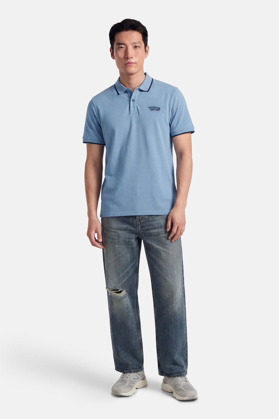 Blauw poloshirt met korte mouwen van Petrol Industries®, met donkerblauwe accenten aan de kraag en mouwen.