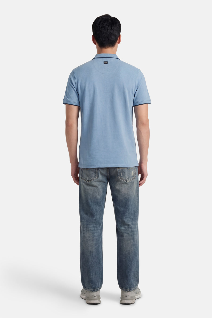 Polo bleu à manches courtes de Petrol Industries®, de couleur unie avec des bords foncés, vue de dos.