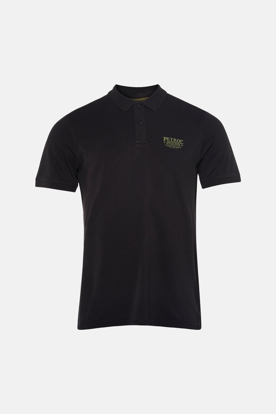 Polo noire à manches courtes de Petrol Industries, avec un logo discret sur la poitrine, à porter avec un jean et des baskets.