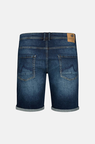 Jean court en denim bleu foncé de Petrol Industries, avec des poches arrière et des ourlets rabattus.