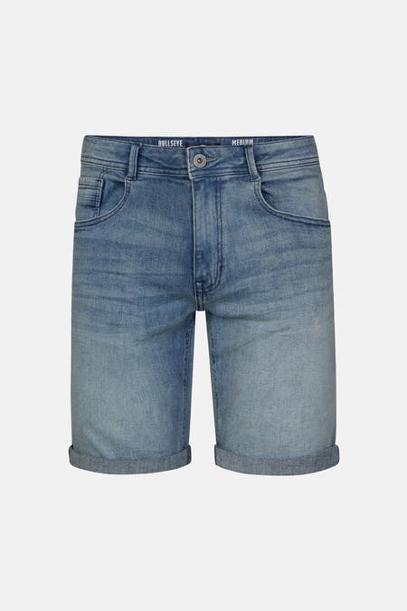 Jean court en denim bleu clair de Petrol Industries, avec des poches surmontées et un lavage subtil.